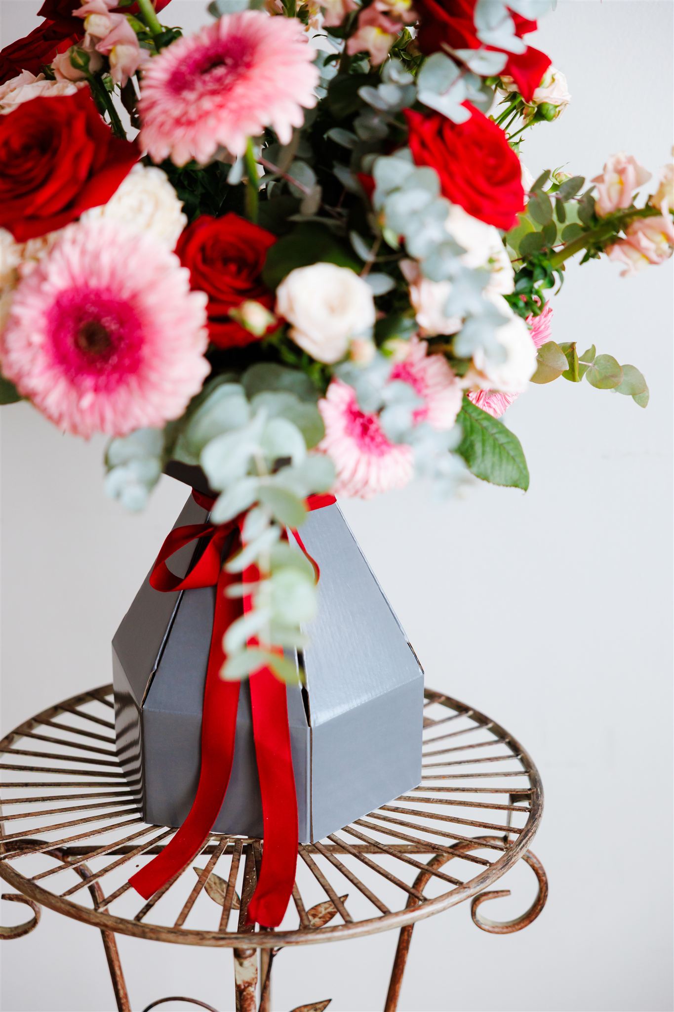 Maxi Circular Grey & Hot Red 25mm Satin