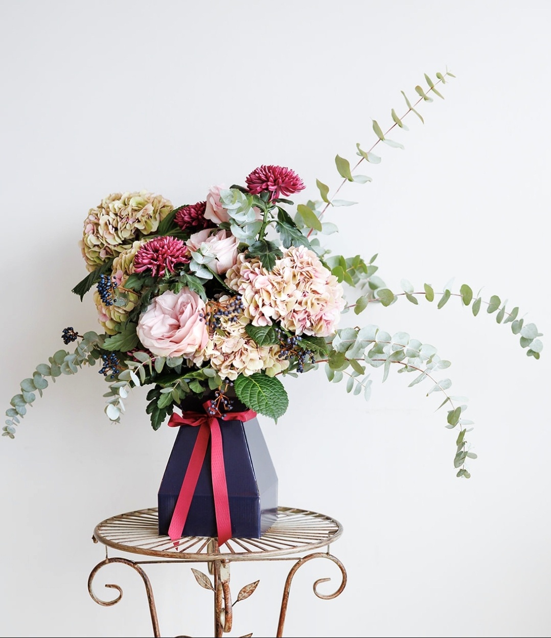 Maxi Square Navy & Red Rhombus Satin